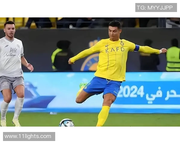 足球明星华丽时尚走秀展现运动魅力与潮流风范的完美结合